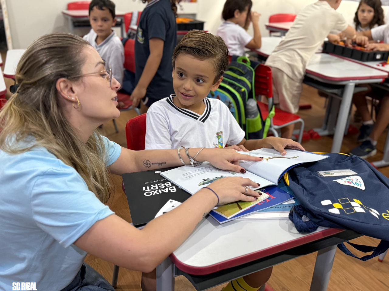 Educação de Itapema celebra o Dia Nacional do Livro Infantil com projetos de incentivo à leitura