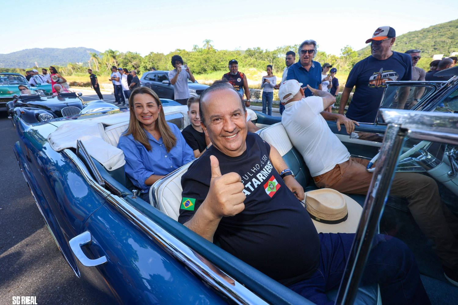 Em Balneário Camboriú, governador Jorginho Mello participa de carreata que celebra a Rota do Antigomobilismo
