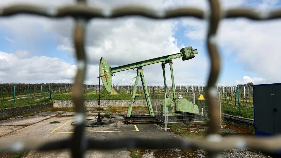 Brent dispara quase 6% com aumento das tensões entre Irão e EUA