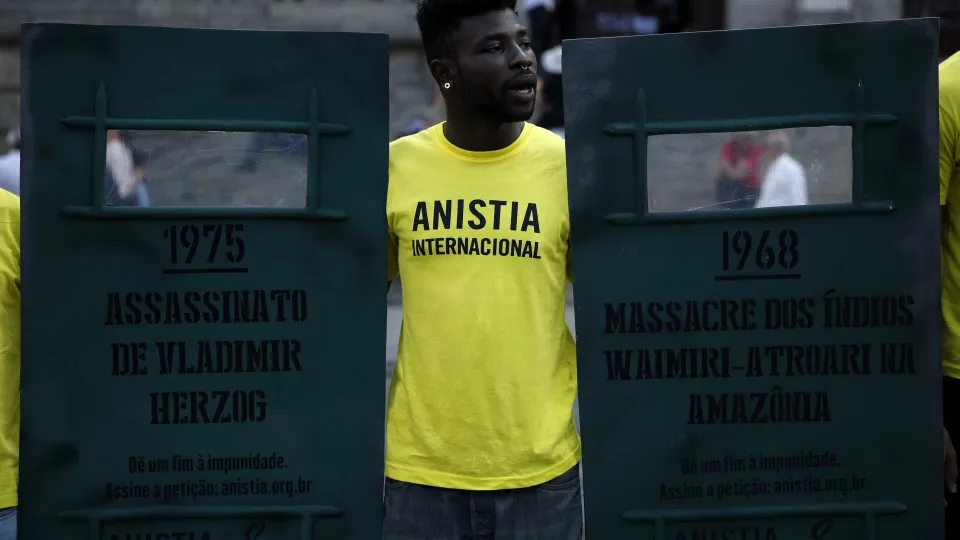 Amnistia Internacional acusa UE e líderes mundiais de serem submissos