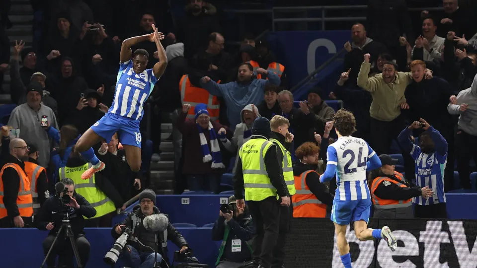 Hecatombe total. Chelsea tropeça em Brighton e fica com Europa em risco