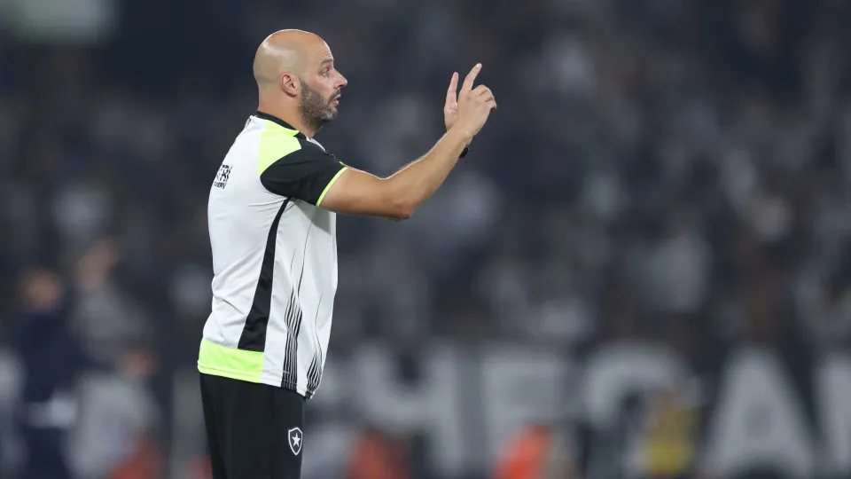 Botafogo bate Chapecoense em nova vitória de Franclim Carvalho