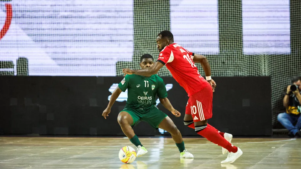 Sporting dizima Famalicão e Benfica sobrevive frente ao Leões Porto Salvo