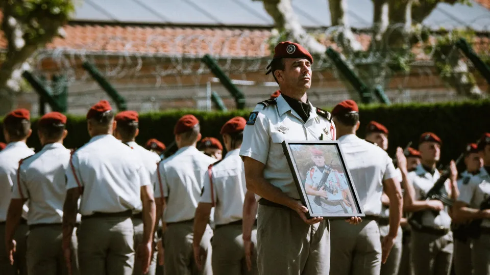 França homenageia "capacete azul" morto no Líbano. As imagens
