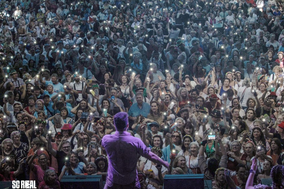 Festa 60+ da Oktoberfest Blumenau reúne milhares de visitantes para celebrar a alegria e a tradição