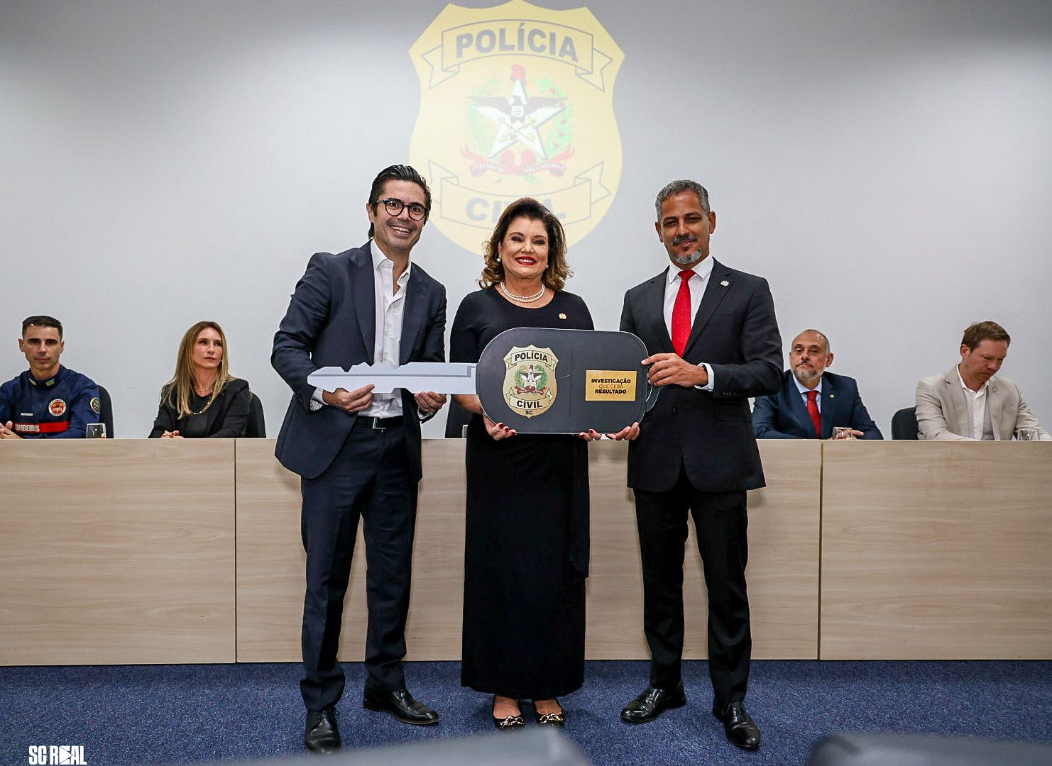 Governo do Estado entrega dez novas viaturas para a Polícia Civil