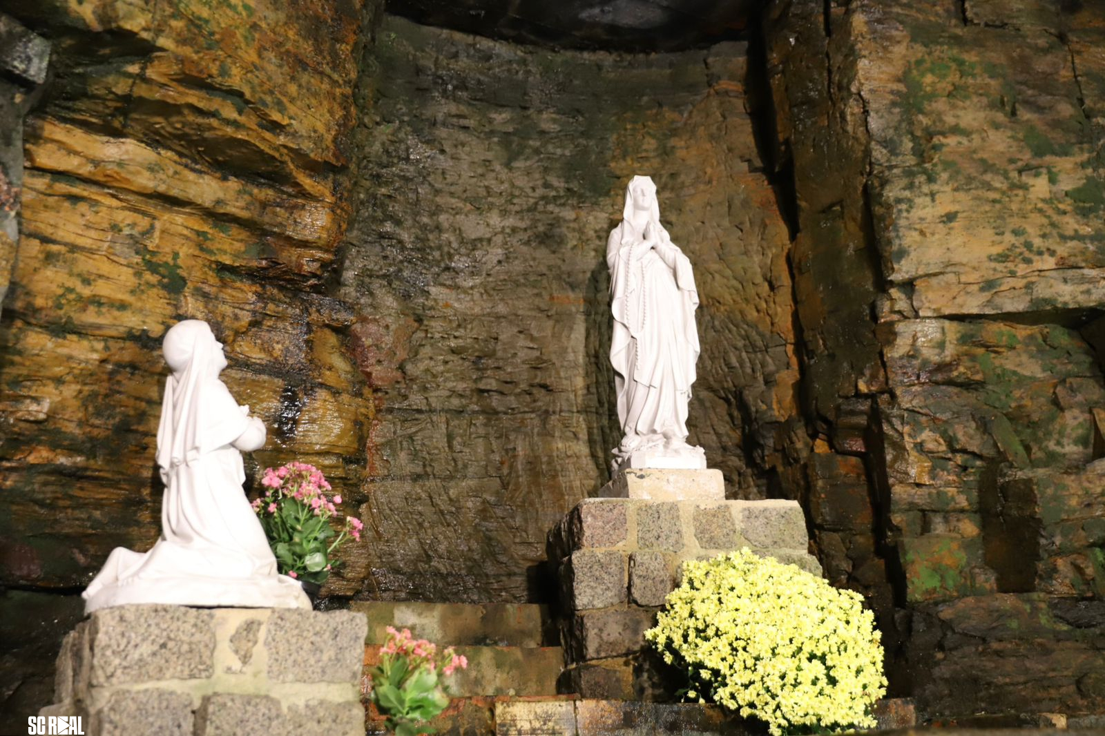 Revitalização da Gruta Nossa Senhora de Lourdes é entregue a comunidade, em Criciúma