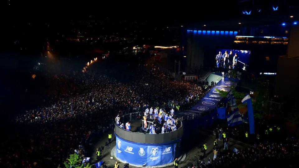 Das bicadas aos rivais à falta de luz. Os festejos do título do FC Porto