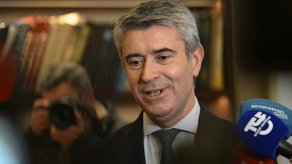 Carneiro diz que compete a Montenegro responder ao reparo do PR