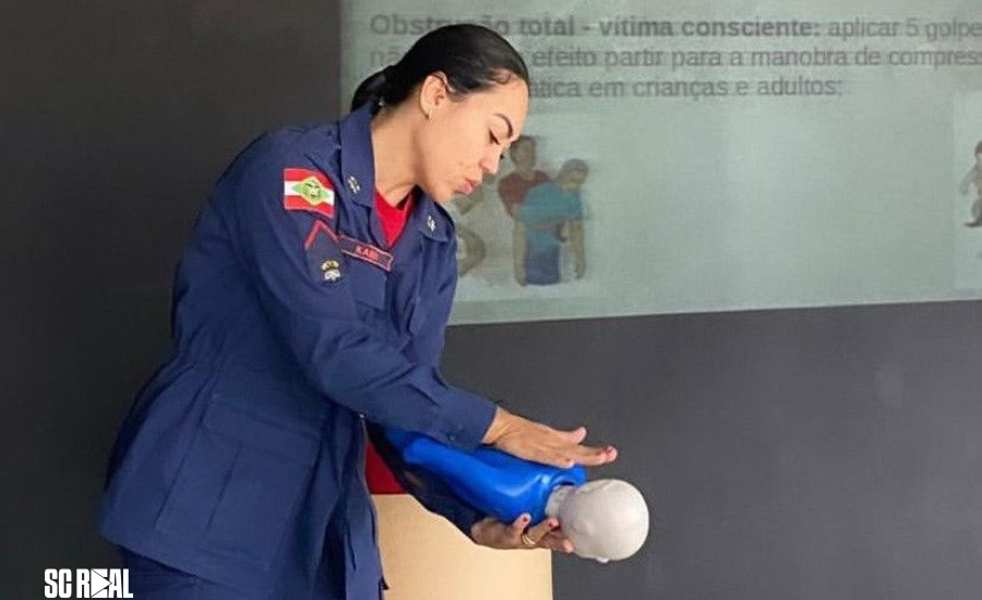 Na semana do Dia das Mães, operação do Corpo de Bombeiros Militar de SC leva instrução de primeiros socorros a gestantes 