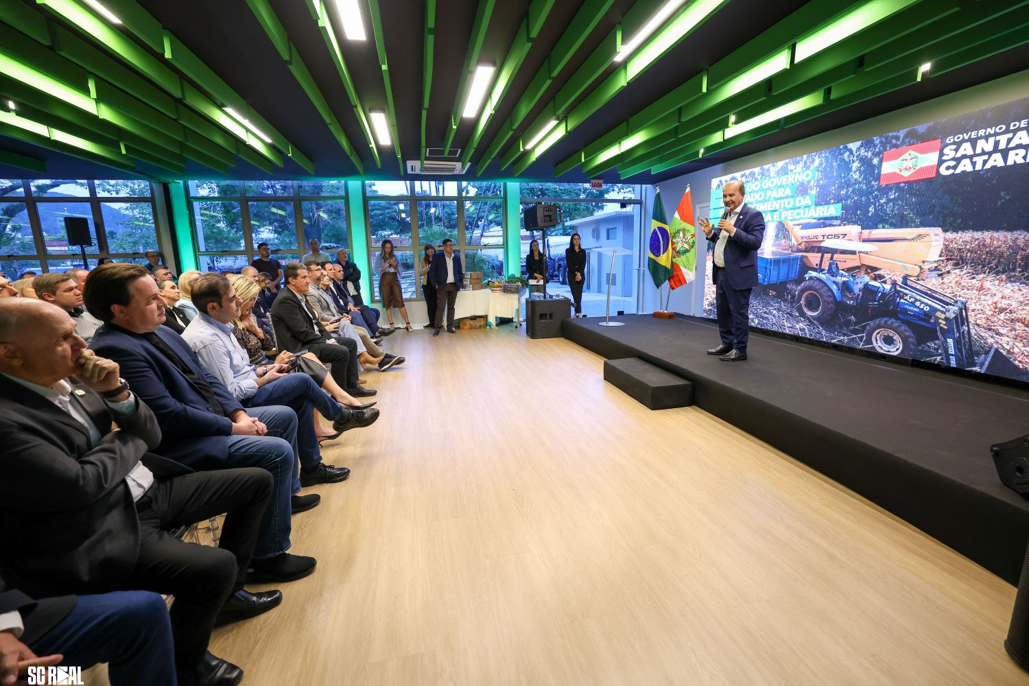 Governo de SC amplia investimentos no agro com entrega de equipamentos, novos programas e apoio à agricultura familiar 