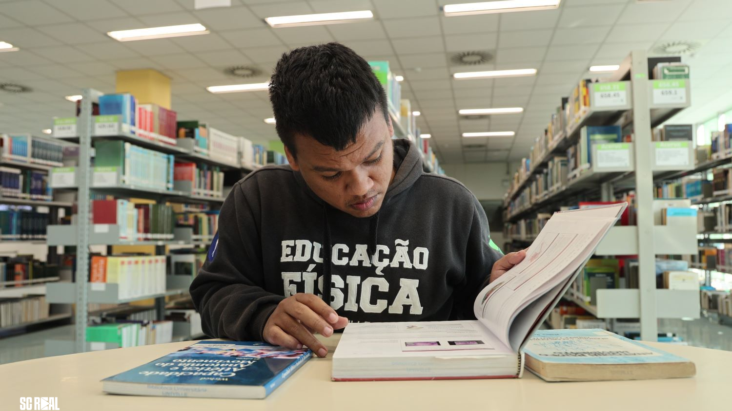 Governo de SC antecipa renovação do Universidade Gratuita e orienta estudantes sobre novas regras