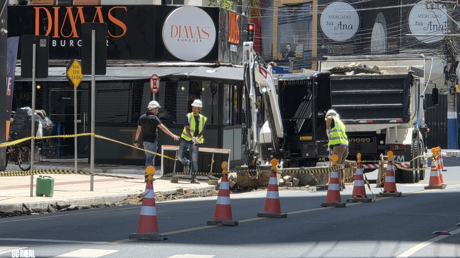 Praia 100% Limpa, de Balneário Camboriú, segue com intervenções na Avenida Brasil 