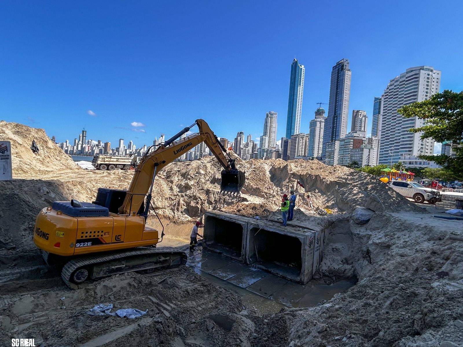 Obras de drenagem já contemplaram cerca de 50 ruas e avenidas de BC desde 2025
