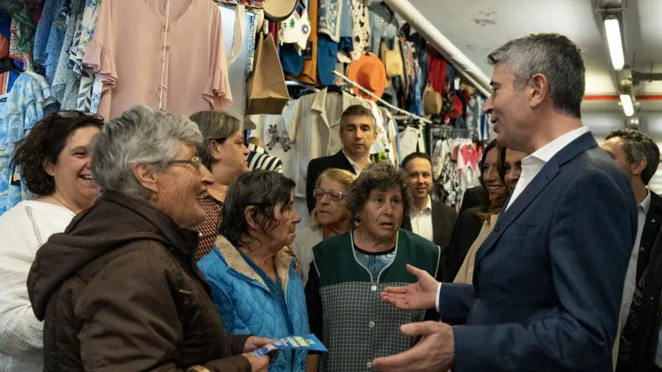 Carneiro em Matosinhos a ouvir "quem sente impacto do aumento dos preços"