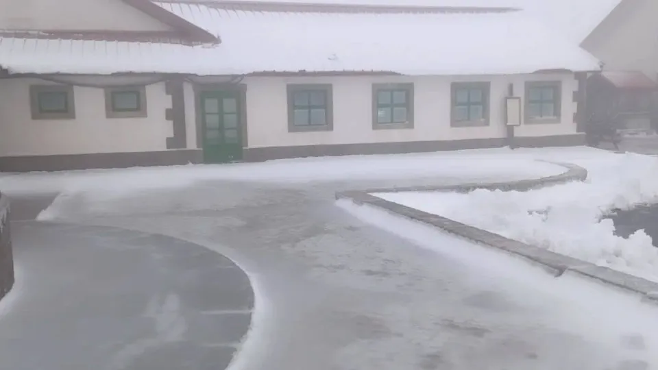 Serra da Estrela pintada de branco... em pleno mês de maio. As imagens