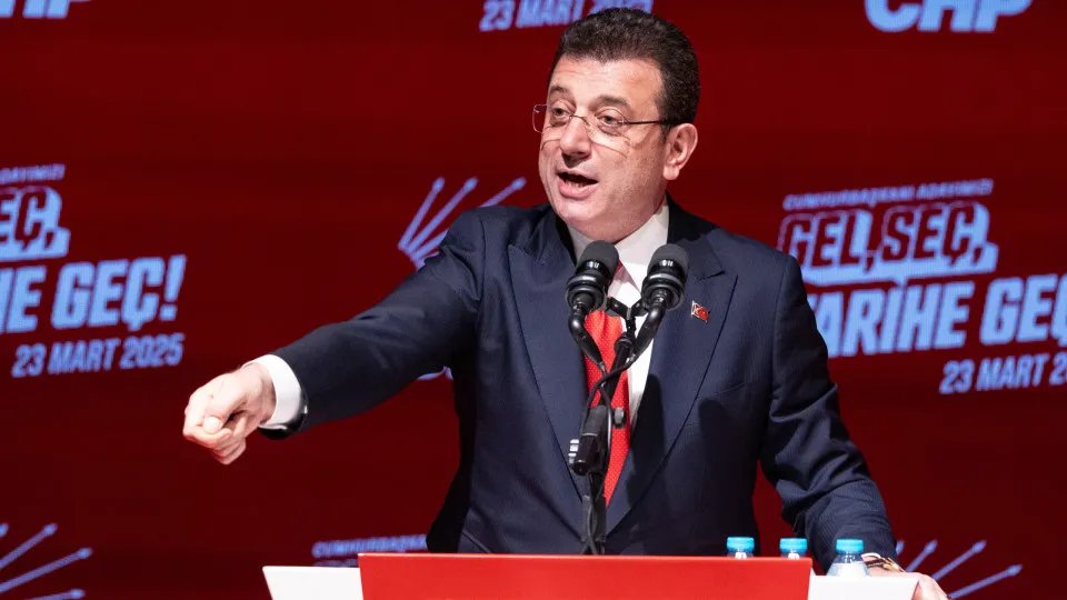 Autarca de Istambul considera "lixo" acusação de espionagem em julgamento