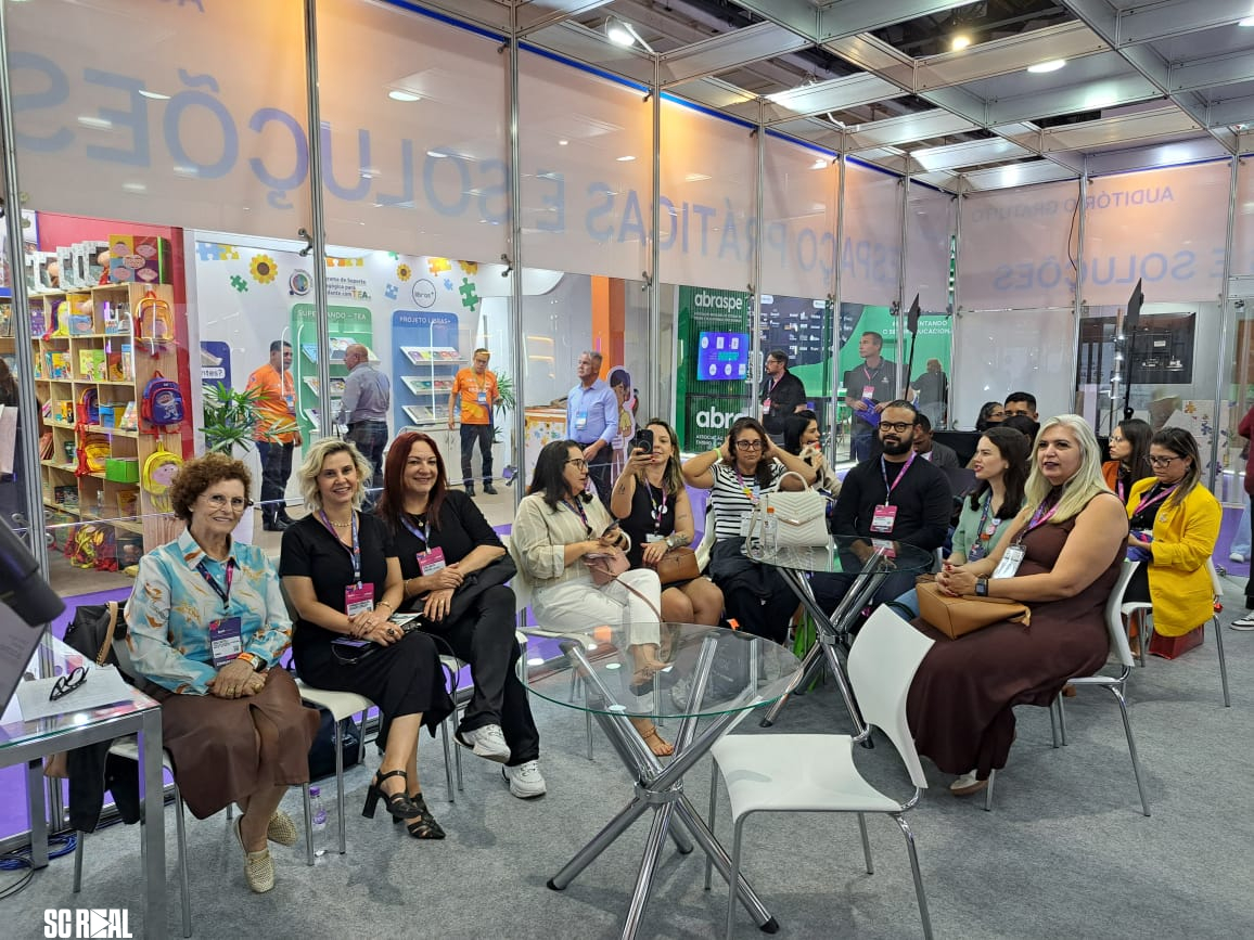 Chapecó apresenta experiência em avaliação da BNCC Computação em painel nacional