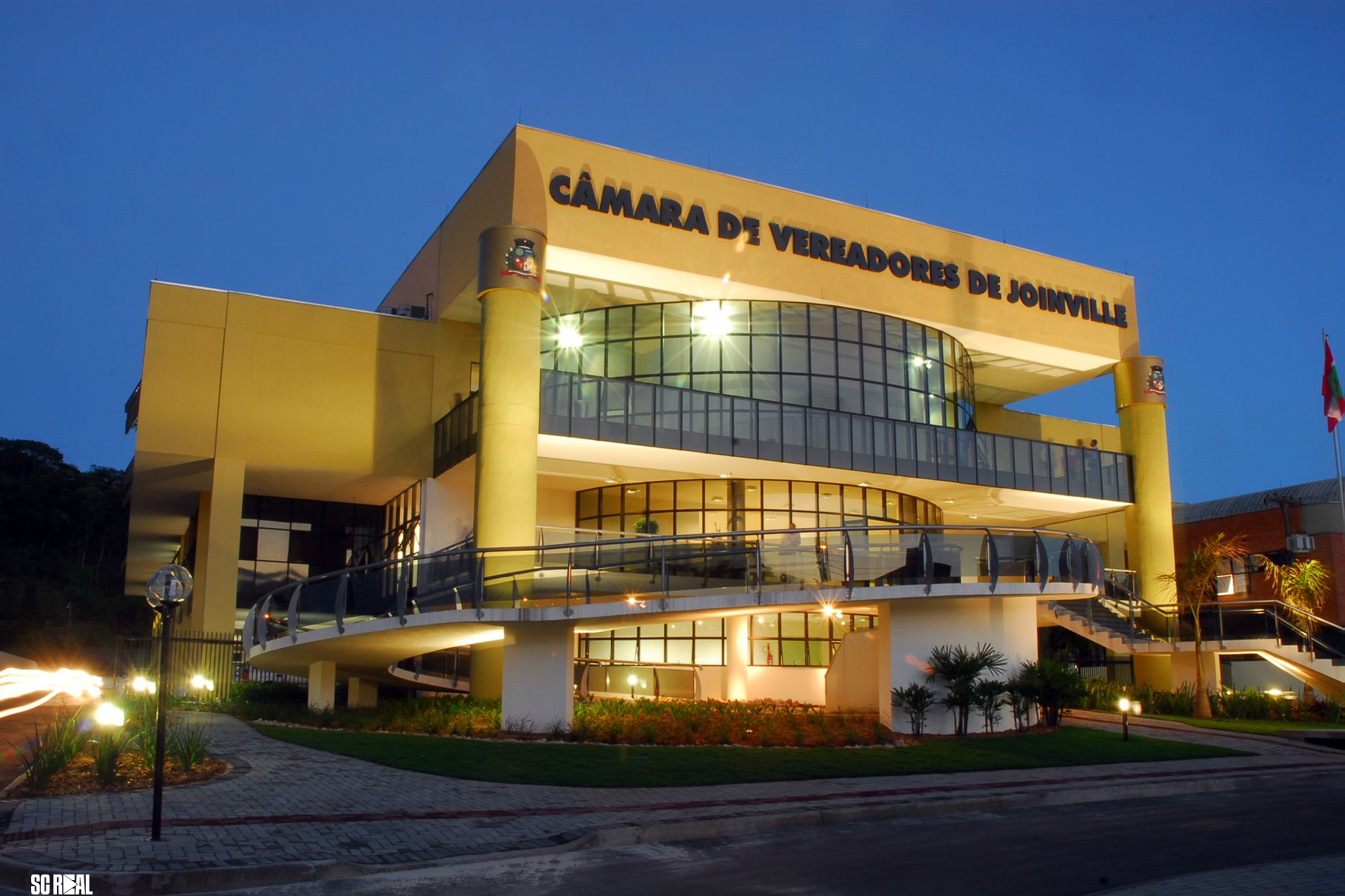 Vereador Tonezi cobra investigação sobre a Frada, e vereadora Liliane da Frada diz que é difamação 