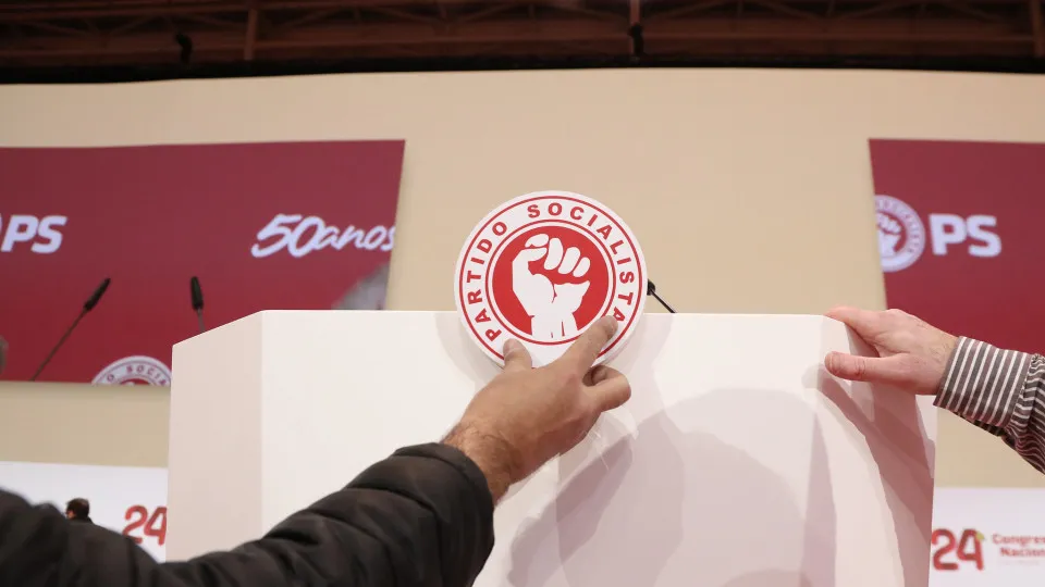 "Não será pelo PS que se fará uma revisão constitucional agora"