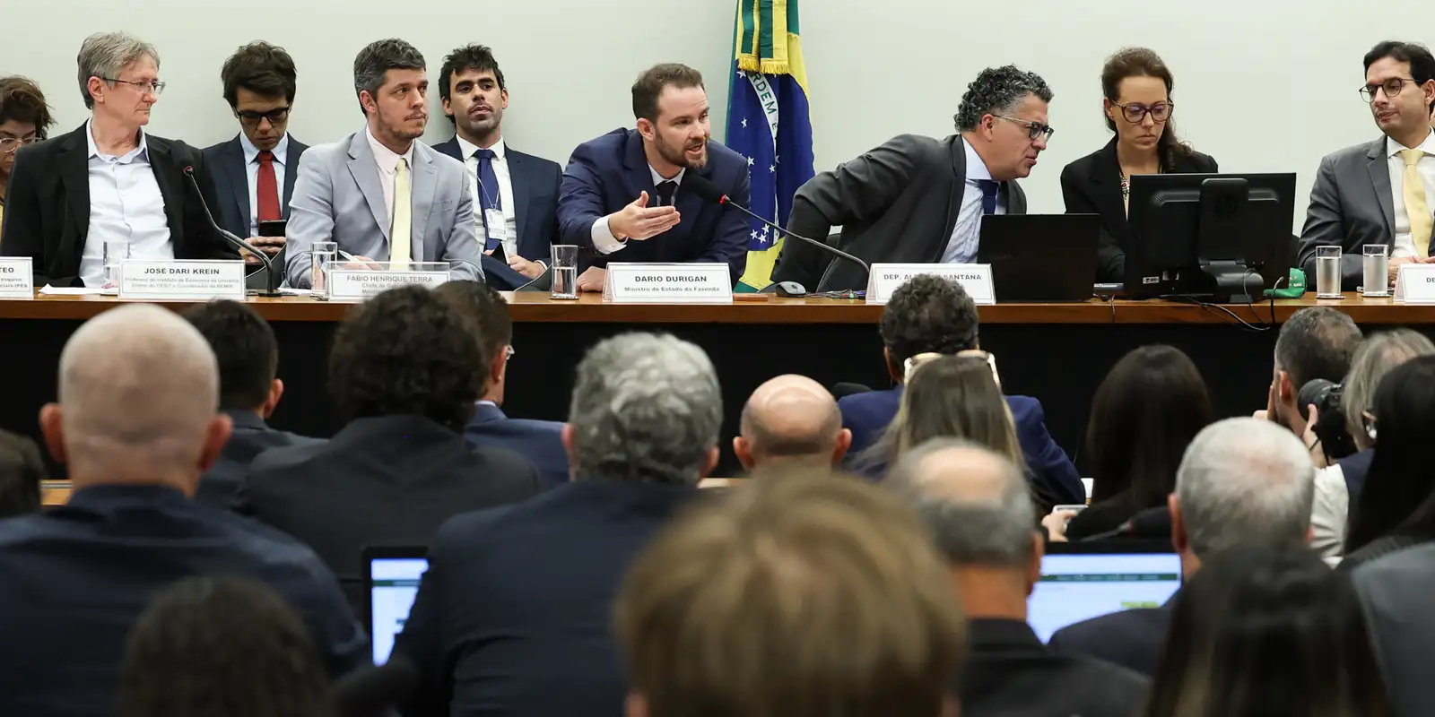 Durigan diz ser contra qualquer compensação ao fim da escala 6x1