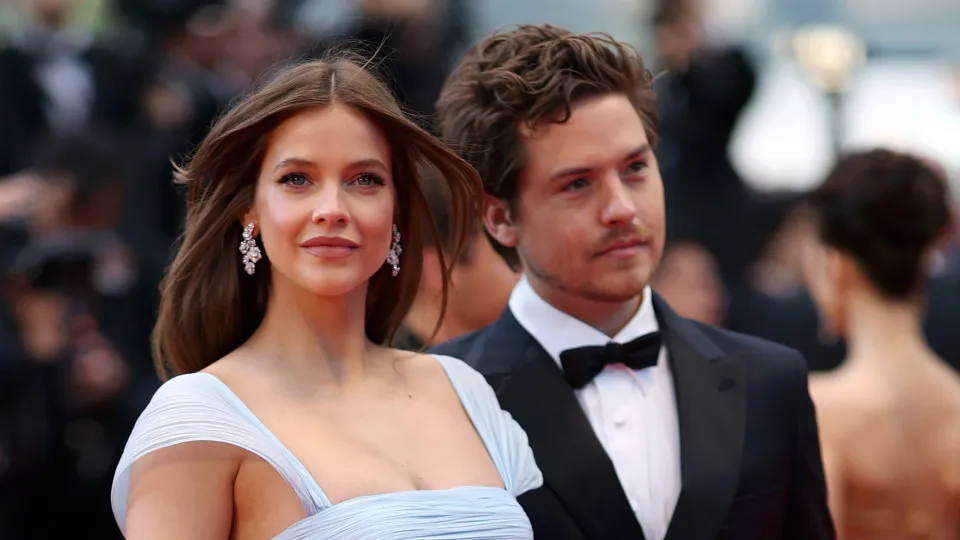 Dylan Sprouse e Barbara Palvin vão ser pais pela primeira vez. As imagens