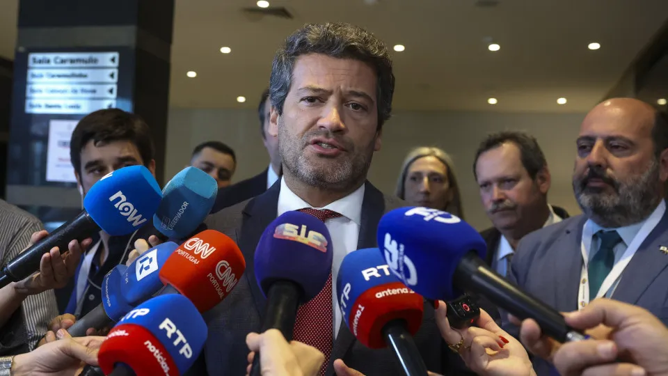 Montenegro que "não pode pedir" ao Chega para viabilizar reformas "más"