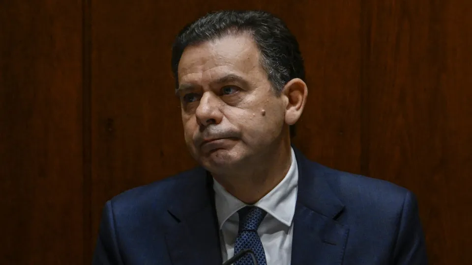 "Inaceitável". Montenegro defende suspensão parcial do acordo com Israel
