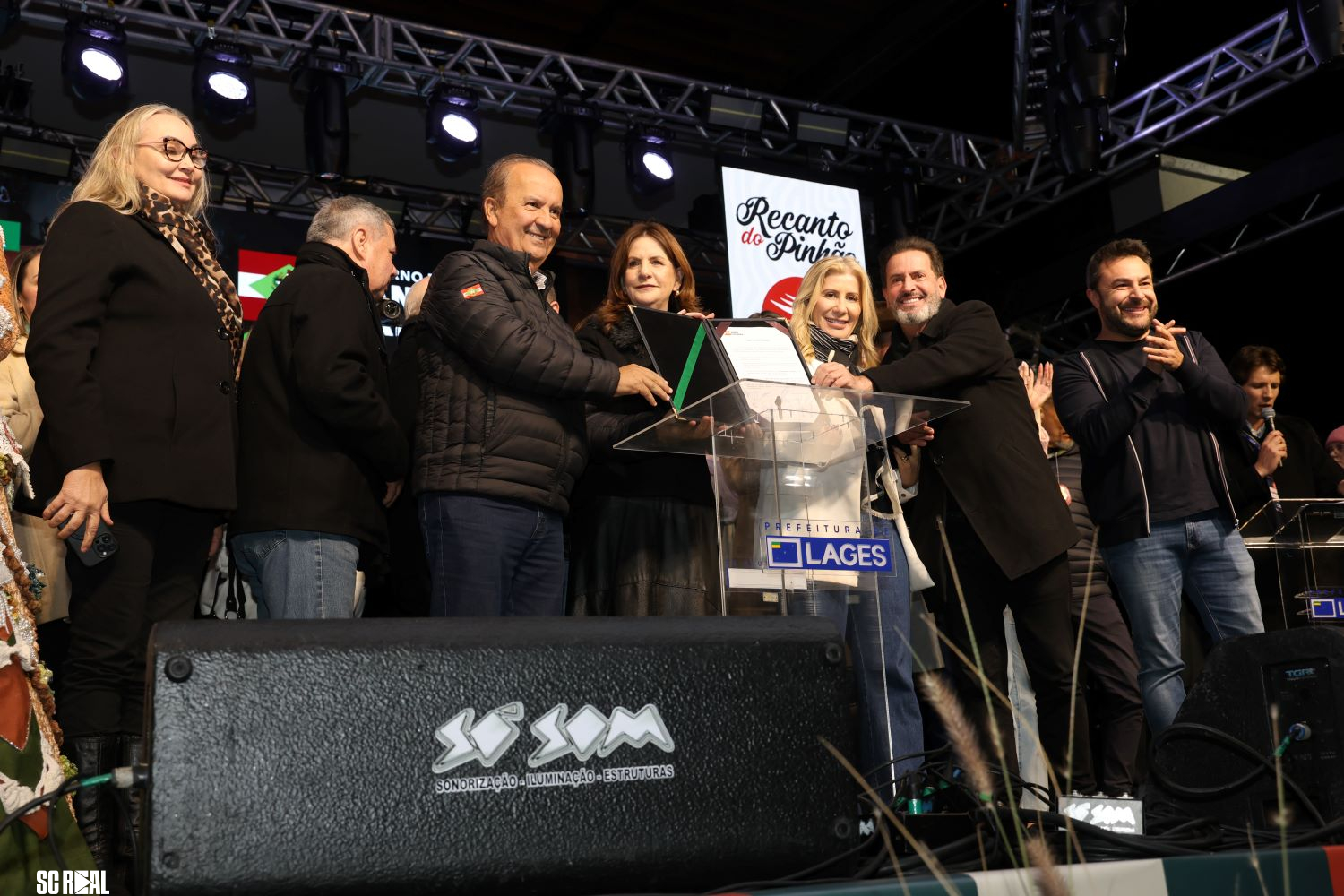 Governador participa da abertura da 36ª Festa do Pinhão e autoriza recursos para a saúde, educação e construção de moradias em Lages