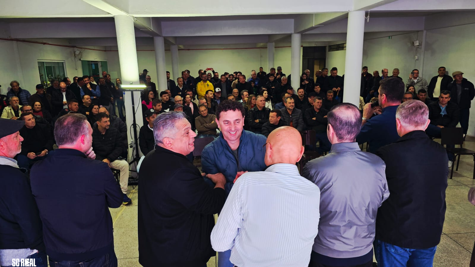No Alto Vale, João Rodrigues recebe reivindicação de atingidos por enchentes e critica obras paradas