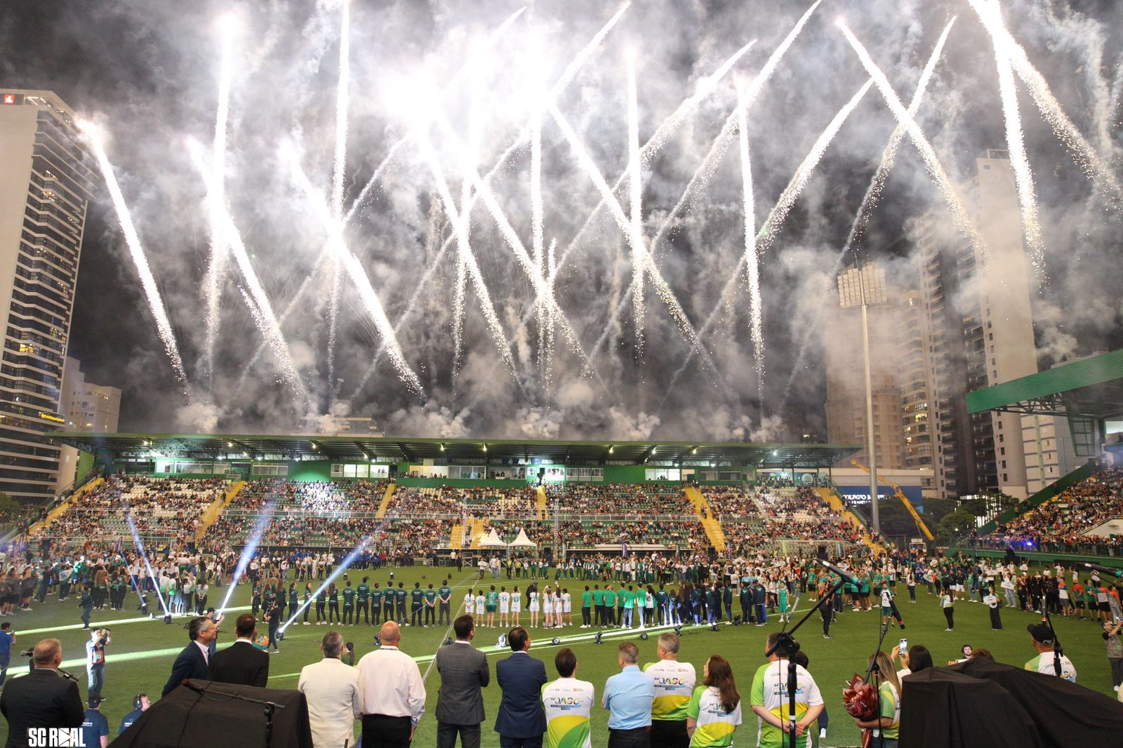 Abertura dos JASC em Chapecó teve show nacional, espetáculo de dança e muita emoção