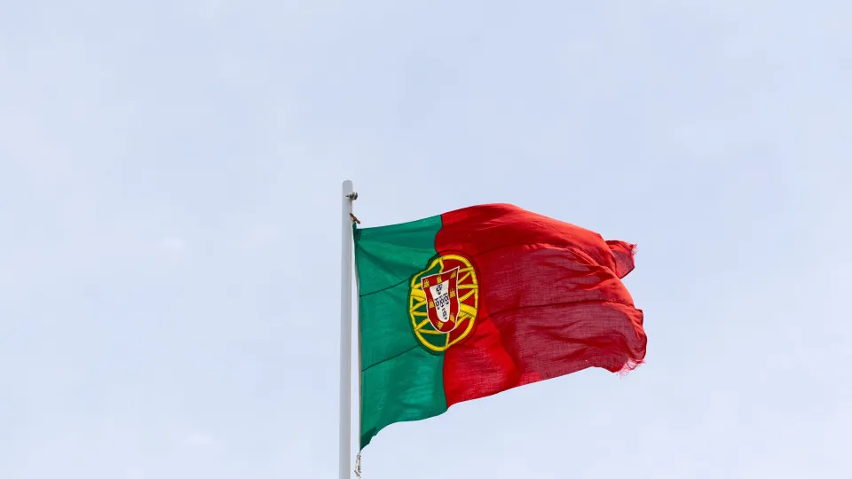 "Revisão em baixa": Previsão de crescimento da economia cai para 1,5%
