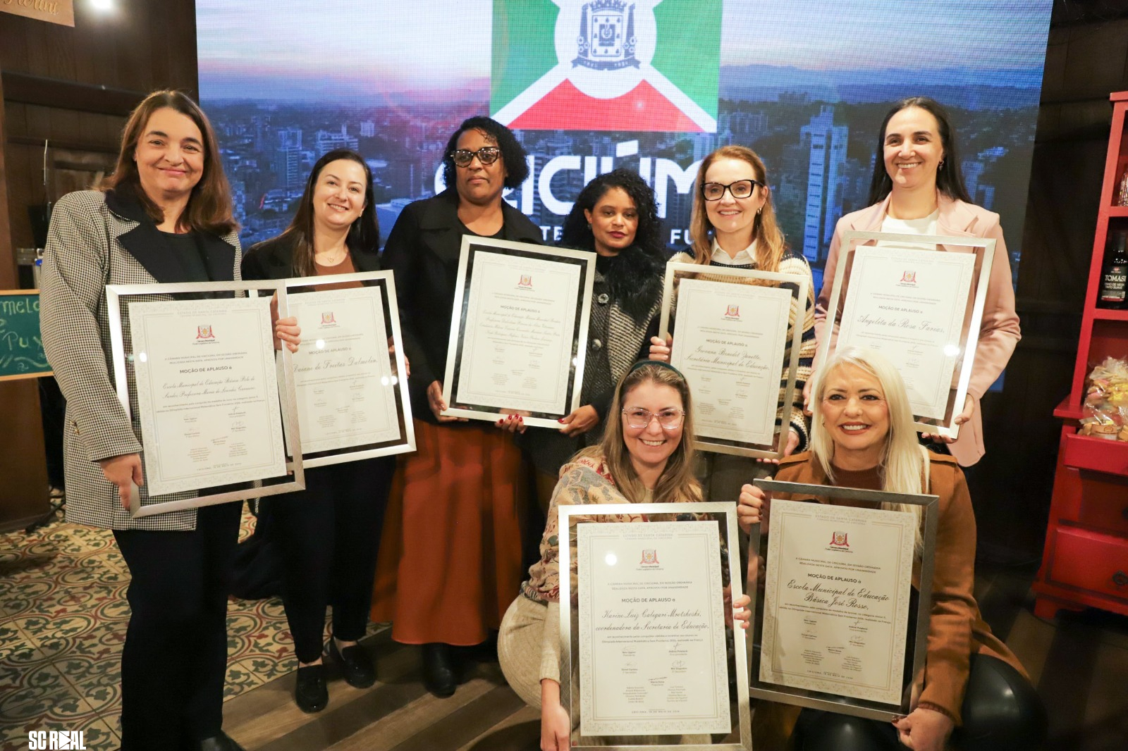 Prefeitura de Criciúma homenageia estudantes medalhistas na Olimpíada Internacional de Matemática