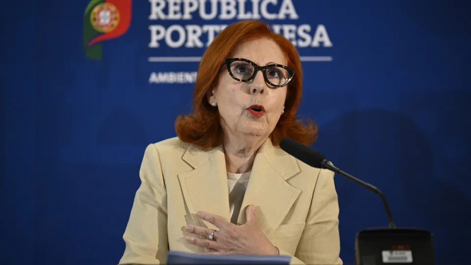 Governo assina contratos para recuperar zonas costeiras após tempestadas