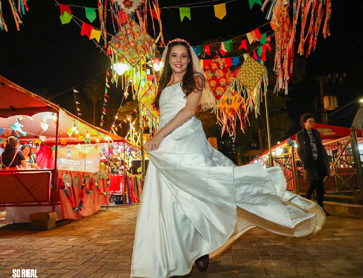 Maior Festa Junina de Joinville traz clima de Dia dos Namorados na sexta-feira e jogo do Brasil no sábado