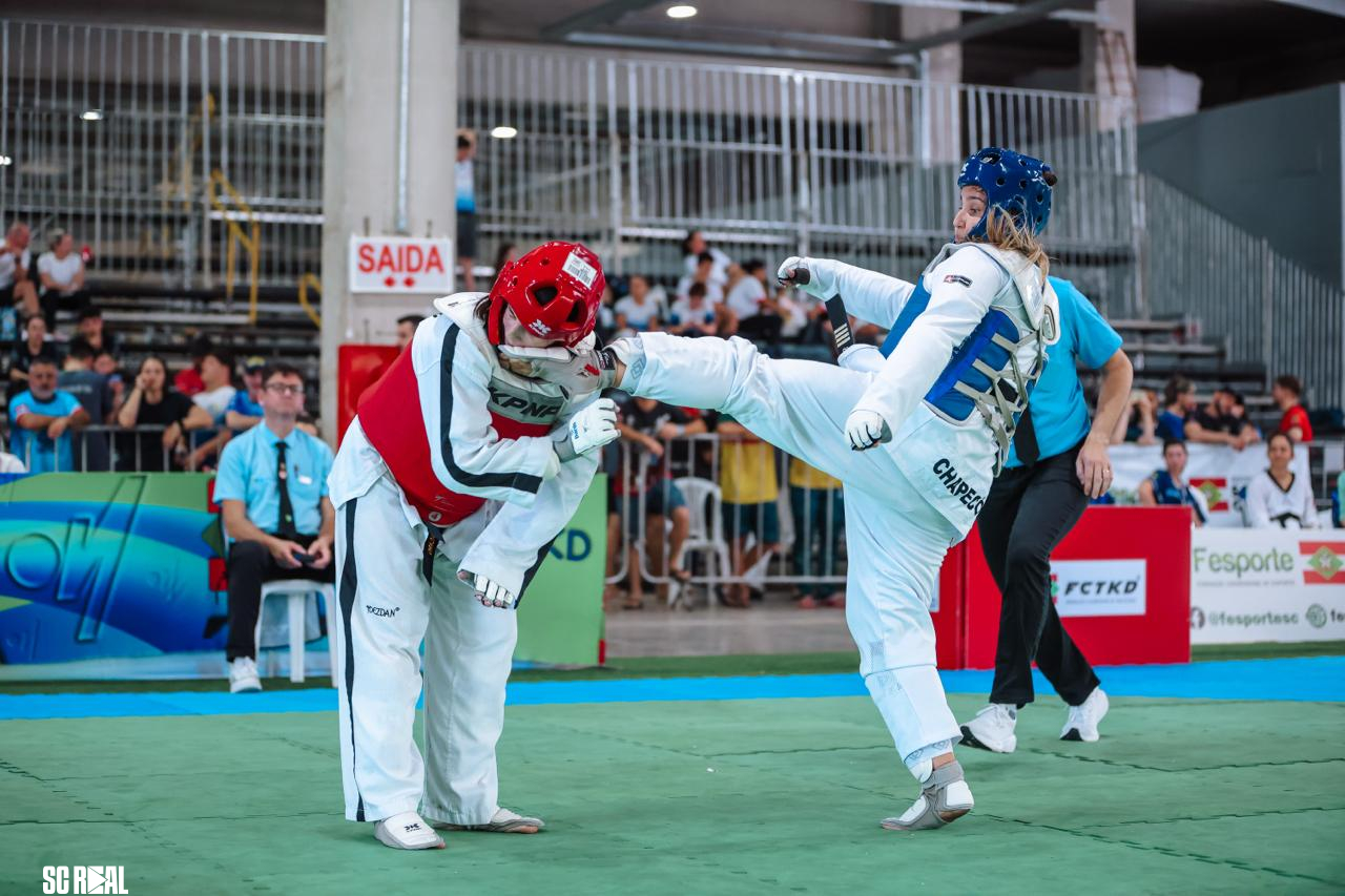 Taekwondo de Chapecó conquista dez medalhas nesta sexta-feira no JASC