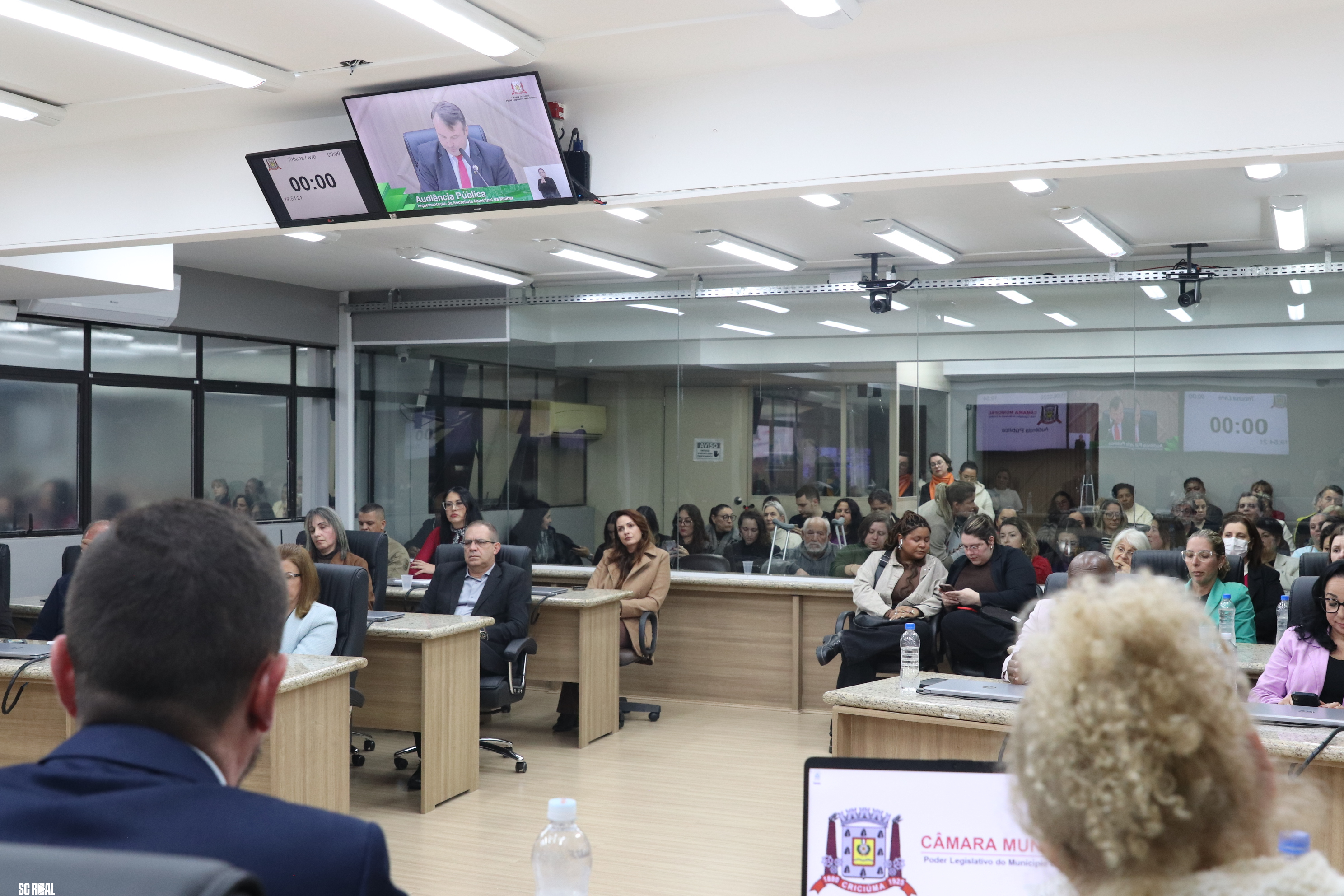 Audiência pública debate criação da Secretaria da Mulher em Criciúma