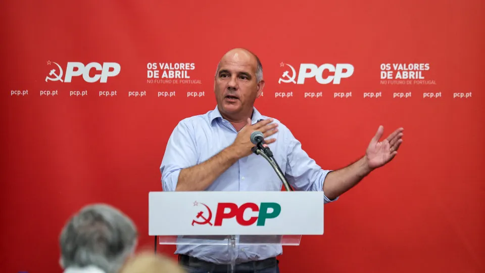 Raimundo desafia Montenegro a retirar pacote laboral no próximo debate