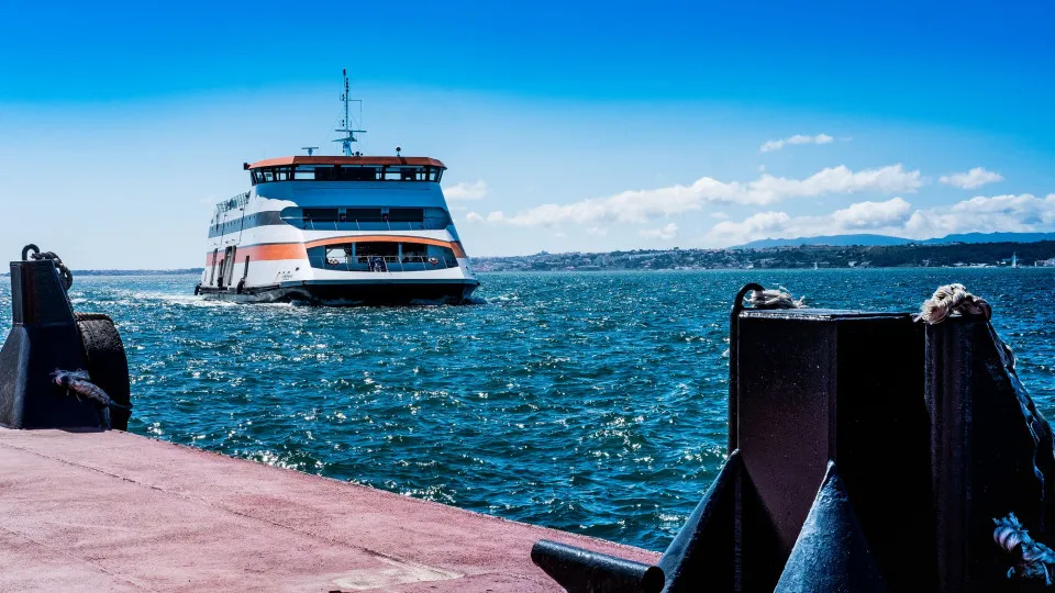Plenário dos trabalhadores da Transtejo Soflusa adiado para terça-feira