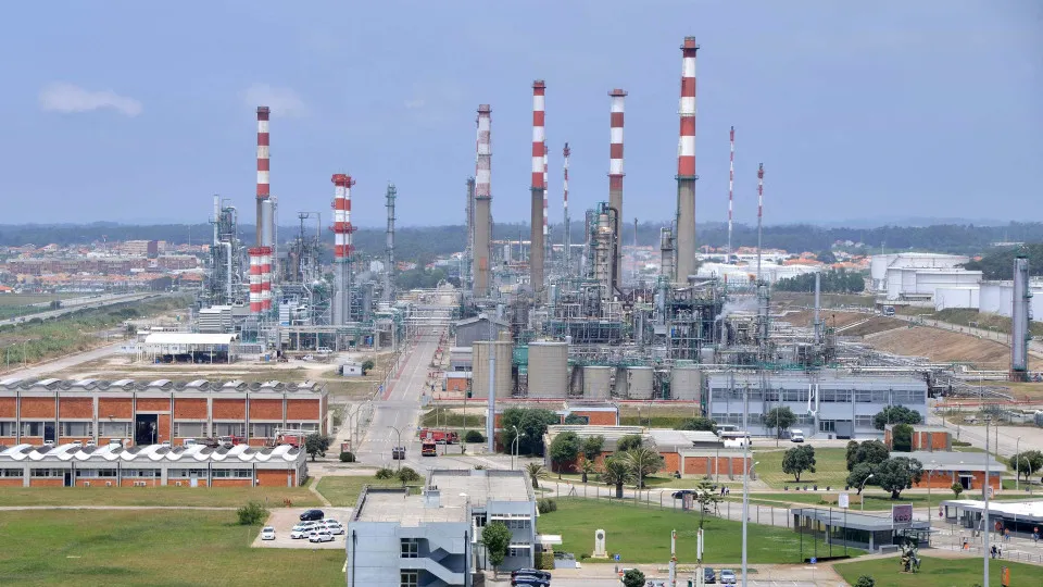 Incêndio na refinaria da Petrogal em Matosinhos mobiliza meios internos