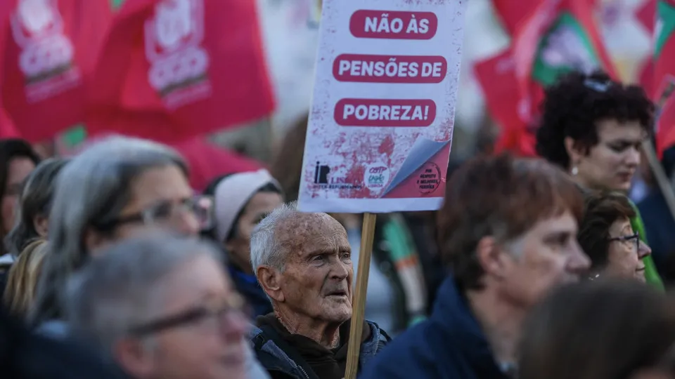 "Basta de empobrecer a trabalhar". As imagens da manifestação da CGTP