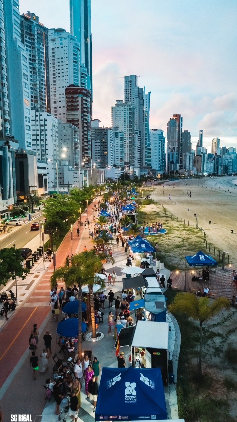 Feira da Orla, em BC, tem cinco apresentações musicais nesta quarta-feira 