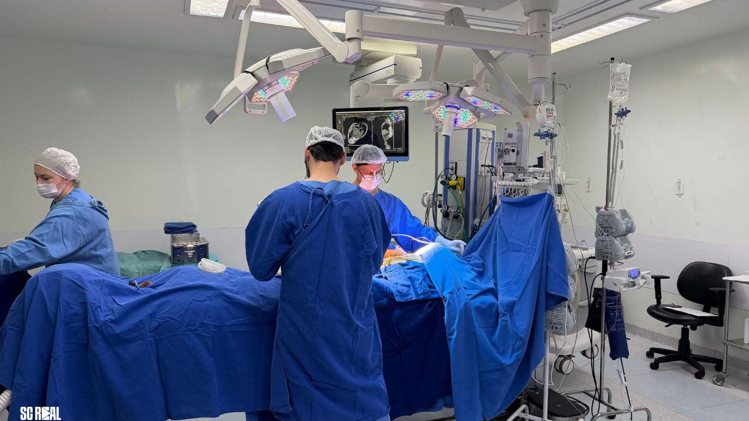 Criança com doença rara poderá voltar a andar após cirurgia moderna no Hospital Infantil Joana de Gusmão