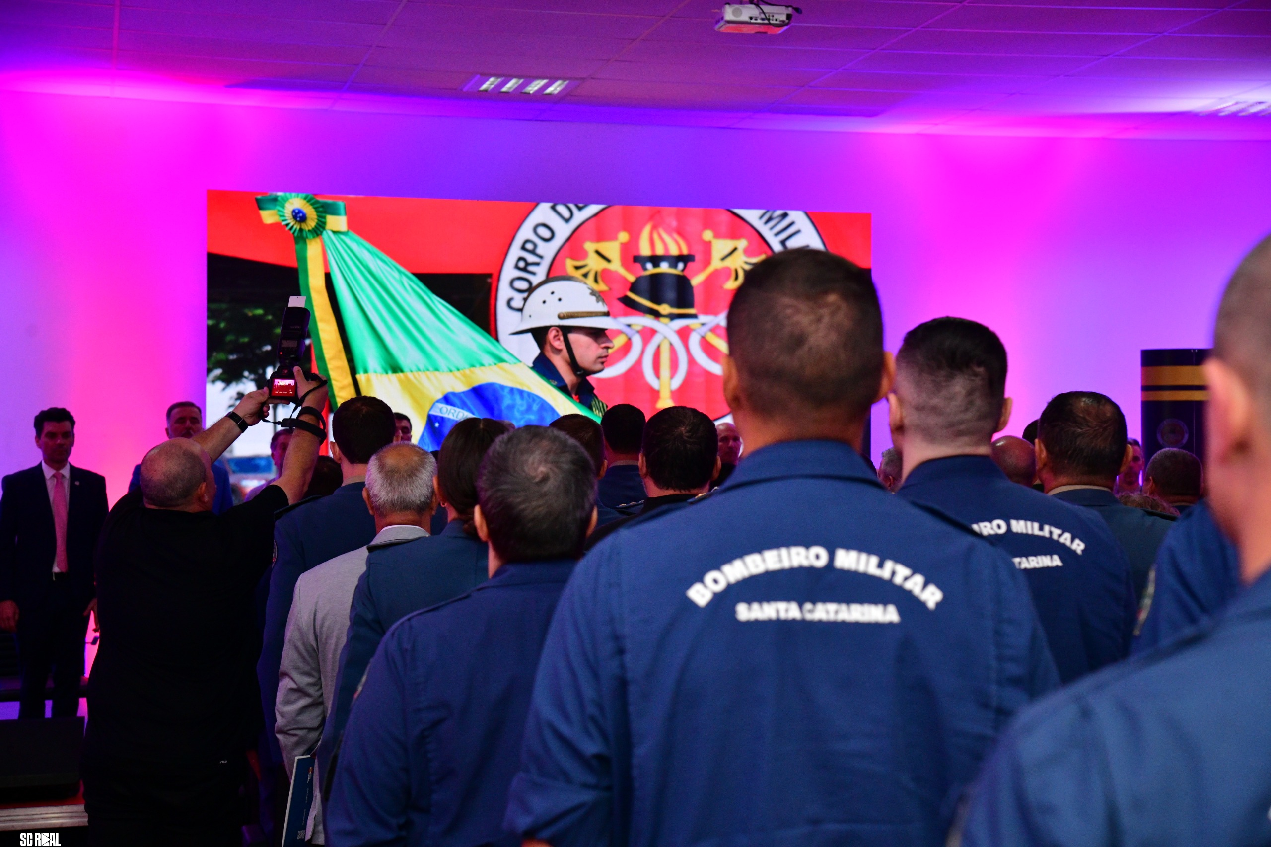 Corpo de Bombeiros Militar de SC apresenta livro histórico e calendário que marcam os 100 anos da corporação