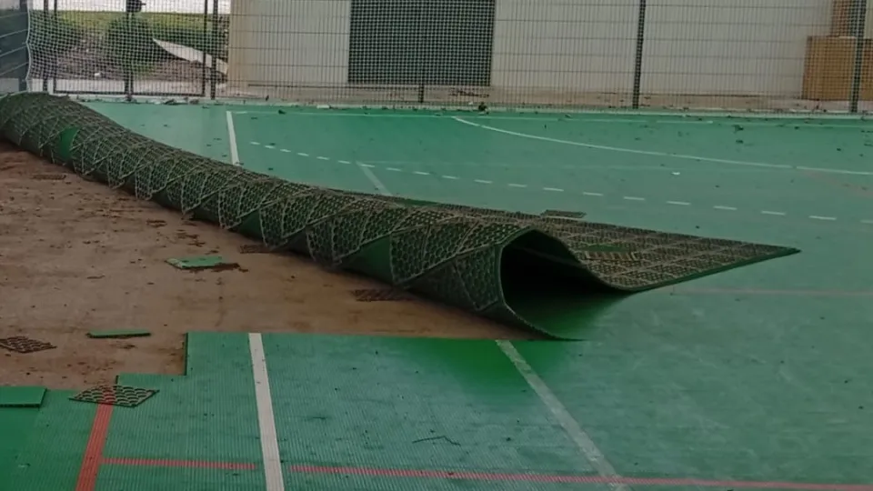 Polidesportivo de Alcochete encerrado devido a danos no pavimento