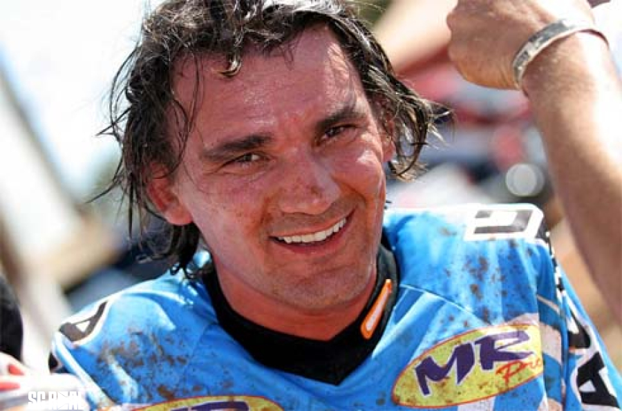 Lenda catarinense do motocross, Milton Chumbinho Becker, que morreu no último sábado, foi enterrado neste domingo 