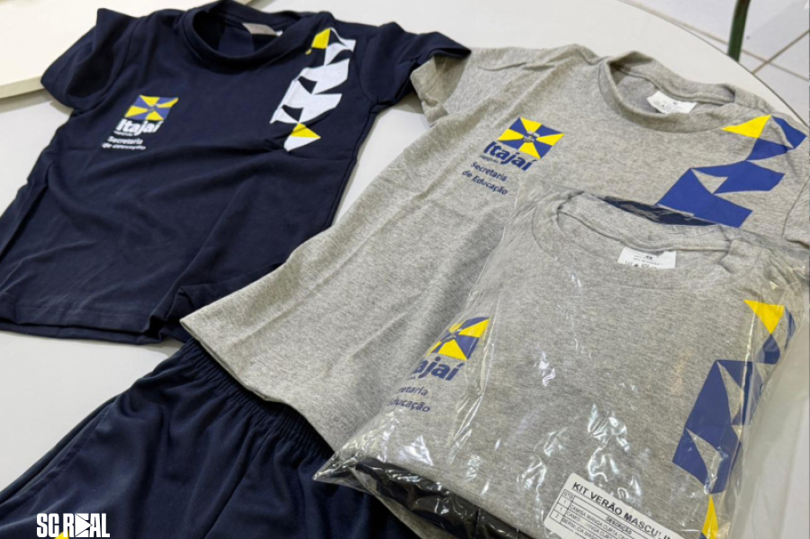 Uniformes escolares começaram a ser entregues em Itajaí 