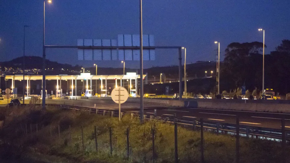 Oficial: Estes veículos ficam isentos de portagens em várias vias