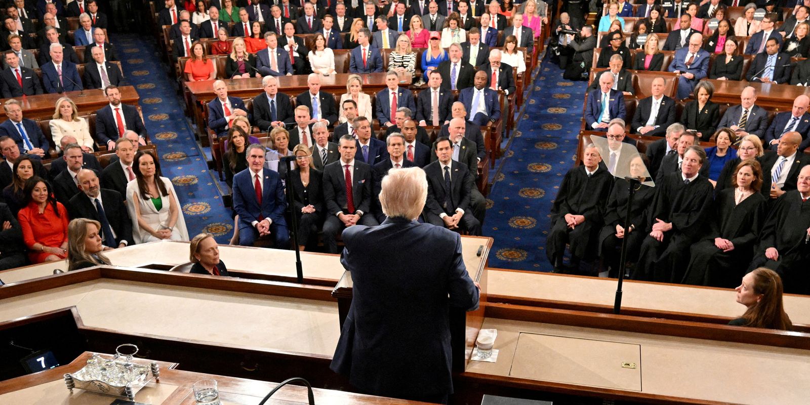Trump proclama "era de ouro" em discurso sobre estado da União