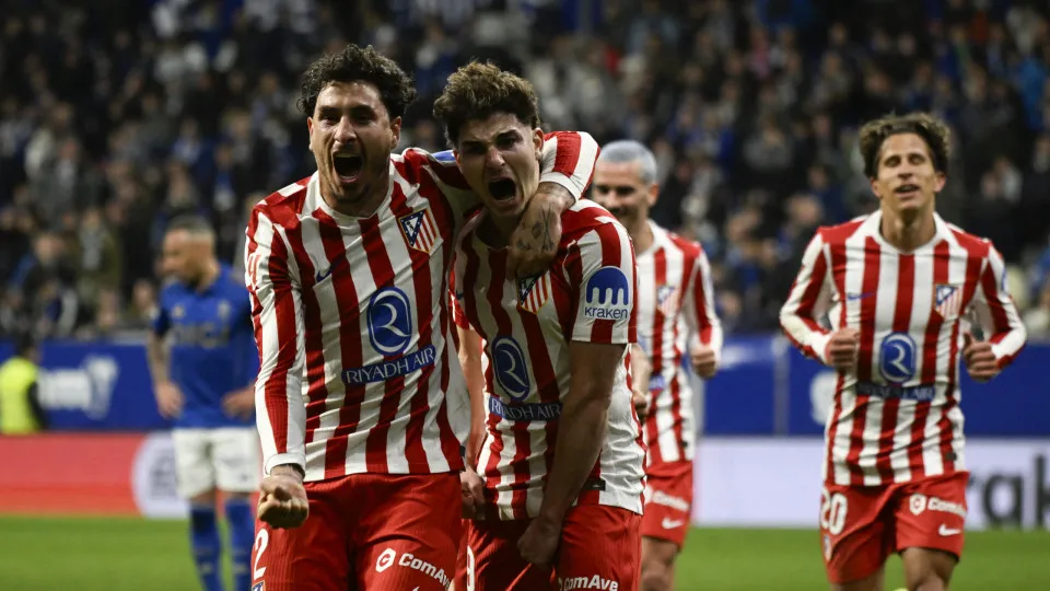 Atlético de Madrid vence no último suspiro e sobe ao pódio